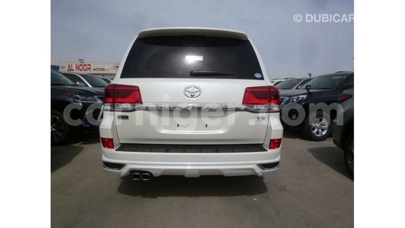 Big with watermark toyota land cruiser agadez import dubai 5928