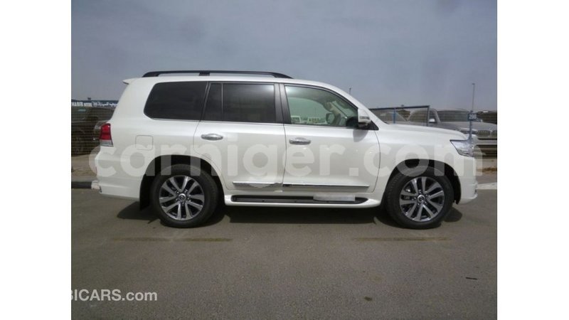 Big with watermark toyota land cruiser agadez import dubai 5928