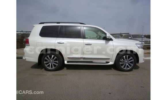 اشتري Imported Toyota Land Cruiser White شاحنة في Import - Dubai في أغاديز اشتري Imported Toyota Land Cruiser White شاحنة في Import - Dubai في أغاديز