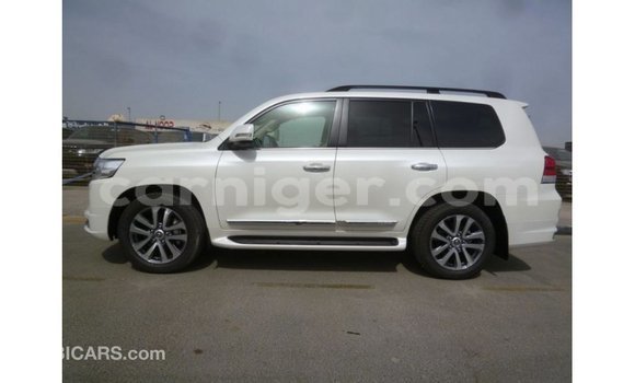 اشتري Imported Toyota Land Cruiser White شاحنة في Import - Dubai في أغاديز اشتري Imported Toyota Land Cruiser White شاحنة في Import - Dubai في أغاديز