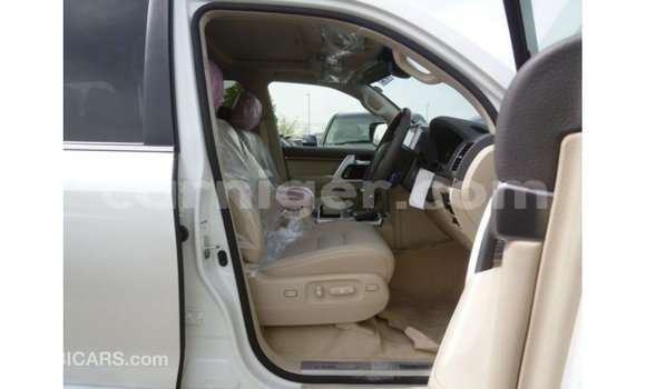 اشتري Imported Toyota Land Cruiser White شاحنة في Import - Dubai في أغاديز اشتري Imported Toyota Land Cruiser White شاحنة في Import - Dubai في أغاديز