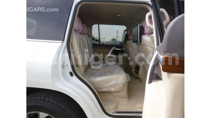 Big with watermark toyota land cruiser agadez import dubai 5928