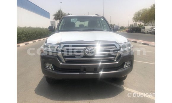Buy Import Toyota Land Cruiser Other Truck in Import - Dubai in Agadez Buy Import Toyota Land Cruiser Other Truck in Import - Dubai in Agadez