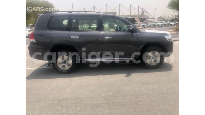 Big with watermark toyota land cruiser agadez import dubai 5930