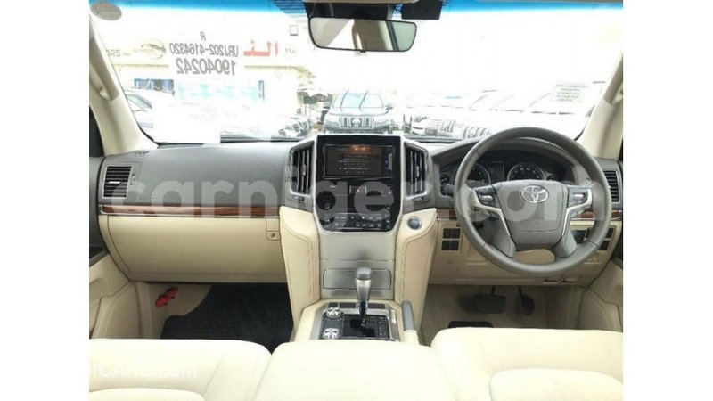 Big with watermark toyota land cruiser agadez import dubai 5931