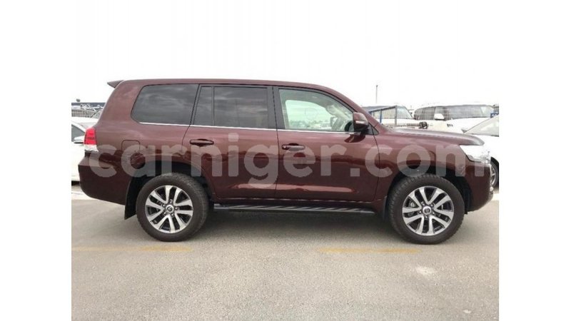 Big with watermark toyota land cruiser agadez import dubai 5931