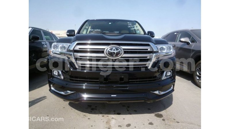 Big with watermark toyota land cruiser agadez import dubai 5932