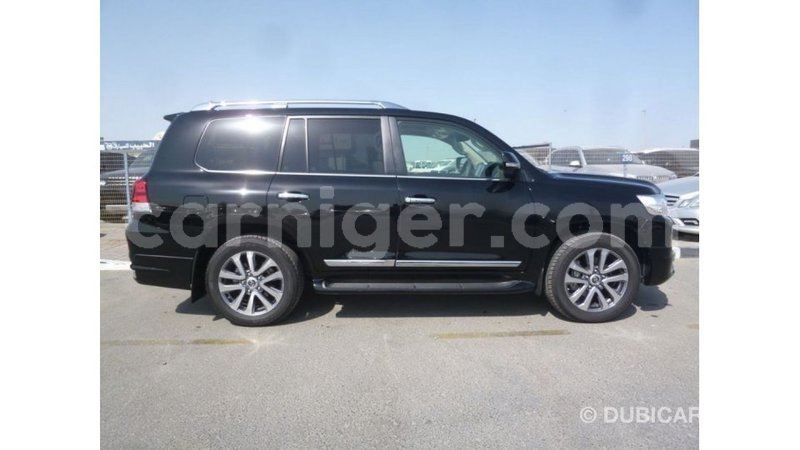 Big with watermark toyota land cruiser agadez import dubai 5932