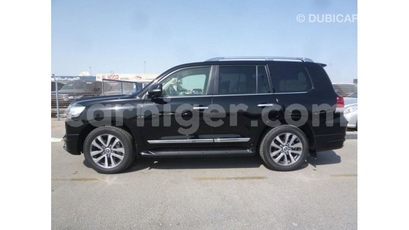 Big with watermark toyota land cruiser agadez import dubai 5932