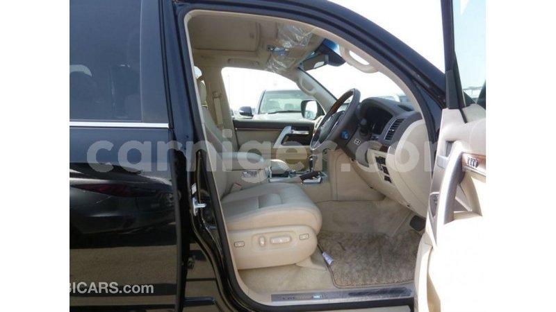 Big with watermark toyota land cruiser agadez import dubai 5932