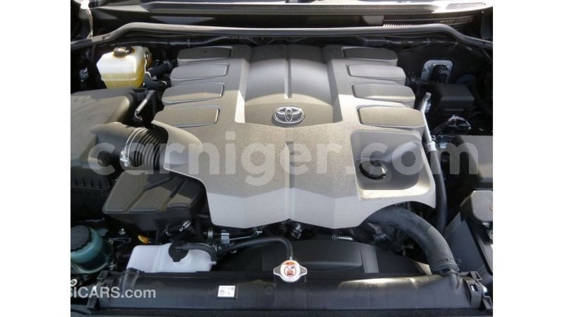 Big with watermark toyota land cruiser agadez import dubai 5932