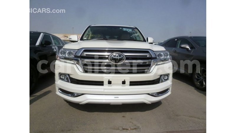 Big with watermark toyota land cruiser agadez import dubai 5933