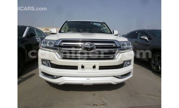 Sayi Imported Toyota Land Cruiser White Babbar mota in Import - Dubai a Agadez Sayi Imported Toyota Land Cruiser White Babbar mota in Import - Dubai a Agadez