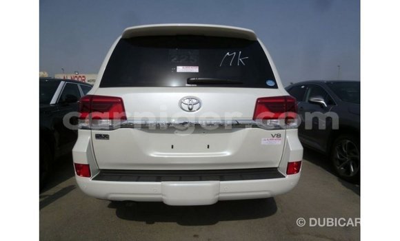 Sayi Imported Toyota Land Cruiser White Babbar mota in Import - Dubai a Agadez Sayi Imported Toyota Land Cruiser White Babbar mota in Import - Dubai a Agadez