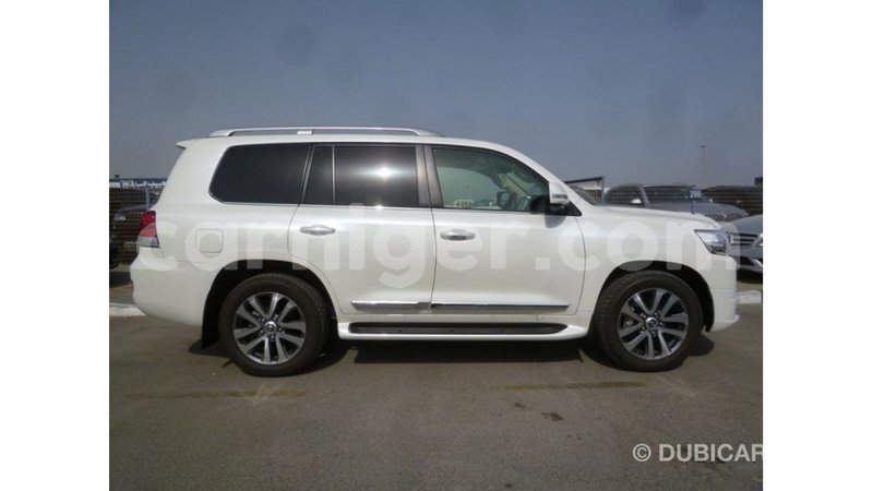 Big with watermark toyota land cruiser agadez import dubai 5933