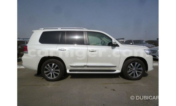 Sayi Imported Toyota Land Cruiser White Babbar mota in Import - Dubai a Agadez Sayi Imported Toyota Land Cruiser White Babbar mota in Import - Dubai a Agadez