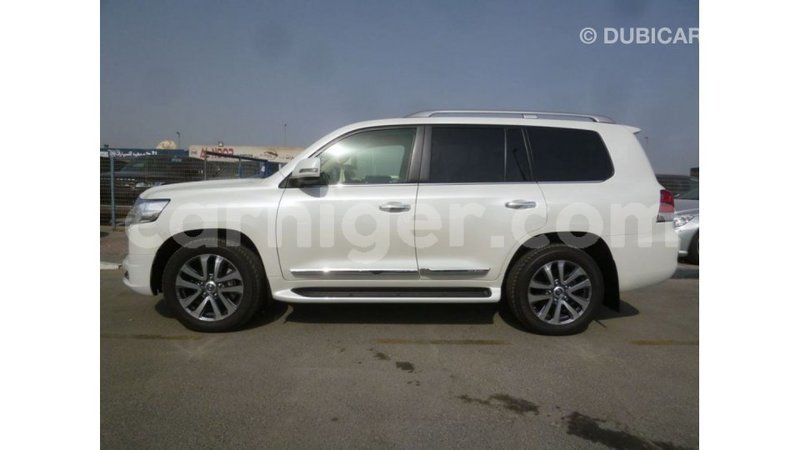 Big with watermark toyota land cruiser agadez import dubai 5933