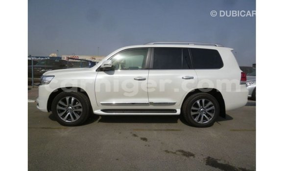 Sayi Imported Toyota Land Cruiser White Babbar mota in Import - Dubai a Agadez Sayi Imported Toyota Land Cruiser White Babbar mota in Import - Dubai a Agadez