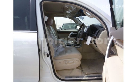 Sayi Imported Toyota Land Cruiser White Babbar mota in Import - Dubai a Agadez Sayi Imported Toyota Land Cruiser White Babbar mota in Import - Dubai a Agadez