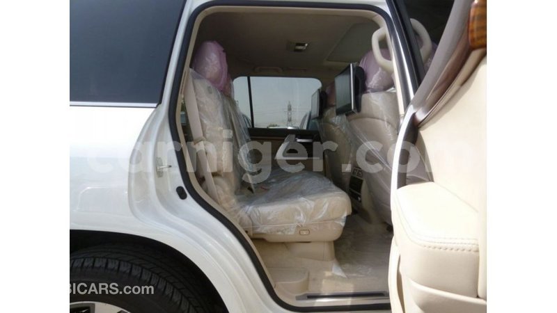 Big with watermark toyota land cruiser agadez import dubai 5933