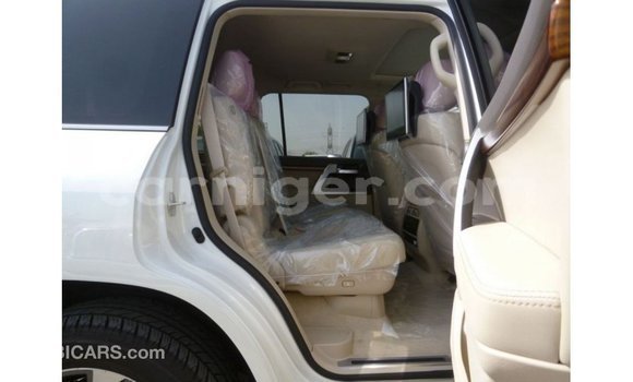 Sayi Imported Toyota Land Cruiser White Babbar mota in Import - Dubai a Agadez Sayi Imported Toyota Land Cruiser White Babbar mota in Import - Dubai a Agadez