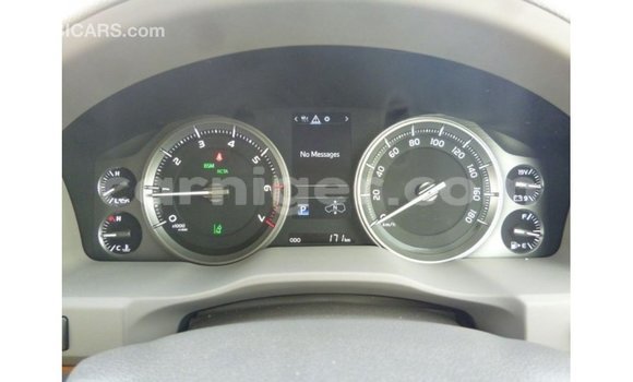 Sayi Imported Toyota Land Cruiser White Babbar mota in Import - Dubai a Agadez Sayi Imported Toyota Land Cruiser White Babbar mota in Import - Dubai a Agadez