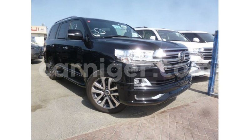 Big with watermark toyota land cruiser agadez import dubai 5934