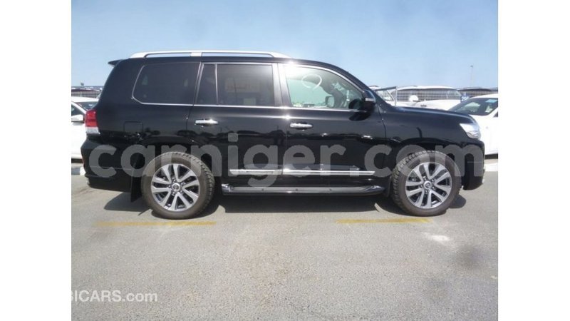 Big with watermark toyota land cruiser agadez import dubai 5934