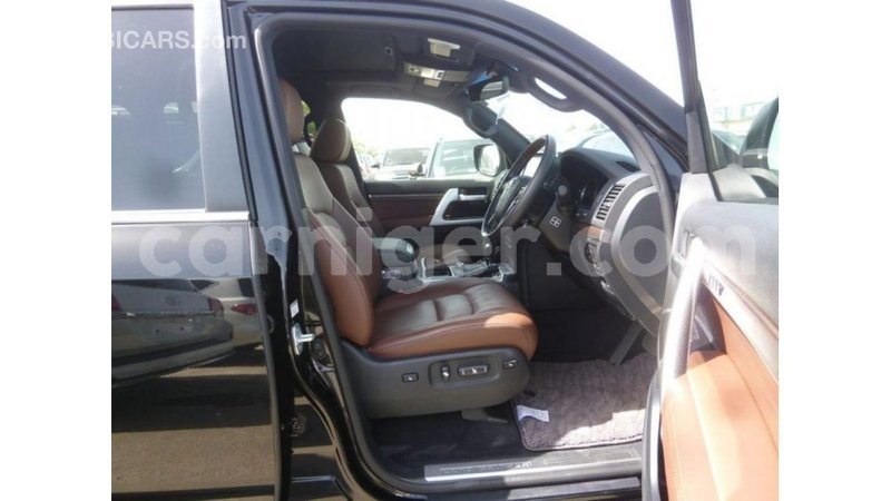 Big with watermark toyota land cruiser agadez import dubai 5934