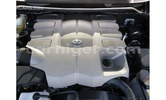 Acheter Import Utilitaire Toyota Land Cruiser Noir à Import - Dubai, Agadez Acheter Import Utilitaire Toyota Land Cruiser Noir à Import - Dubai, Agadez