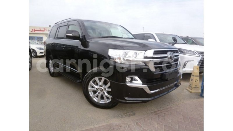 Big with watermark toyota land cruiser agadez import dubai 5936