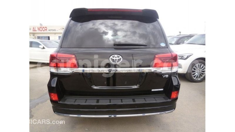 Big with watermark toyota land cruiser agadez import dubai 5936