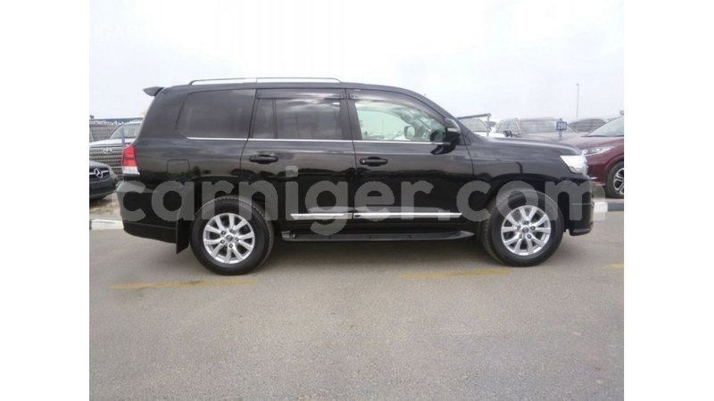 Big with watermark toyota land cruiser agadez import dubai 5936