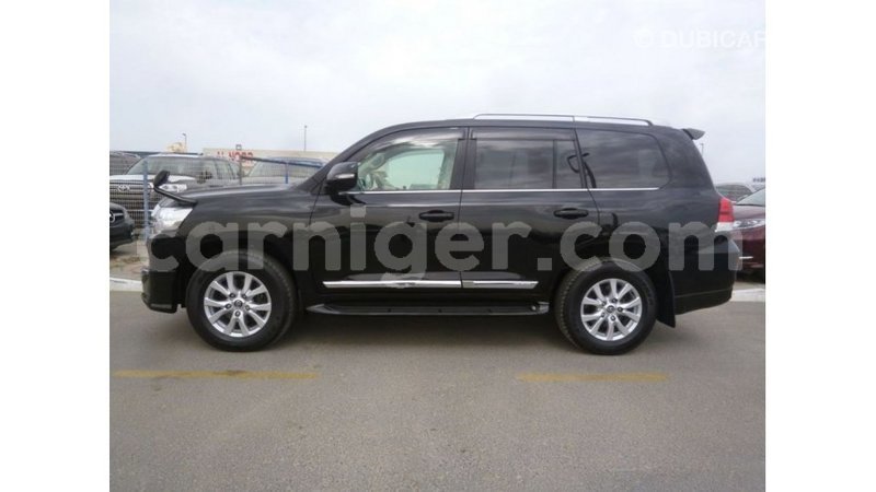 Big with watermark toyota land cruiser agadez import dubai 5936