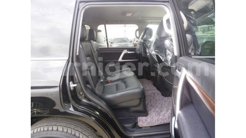 Big with watermark toyota land cruiser agadez import dubai 5936