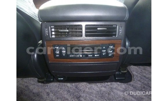 Acheter Import Utilitaire Toyota Land Cruiser Noir à Import - Dubai, Agadez Acheter Import Utilitaire Toyota Land Cruiser Noir à Import - Dubai, Agadez