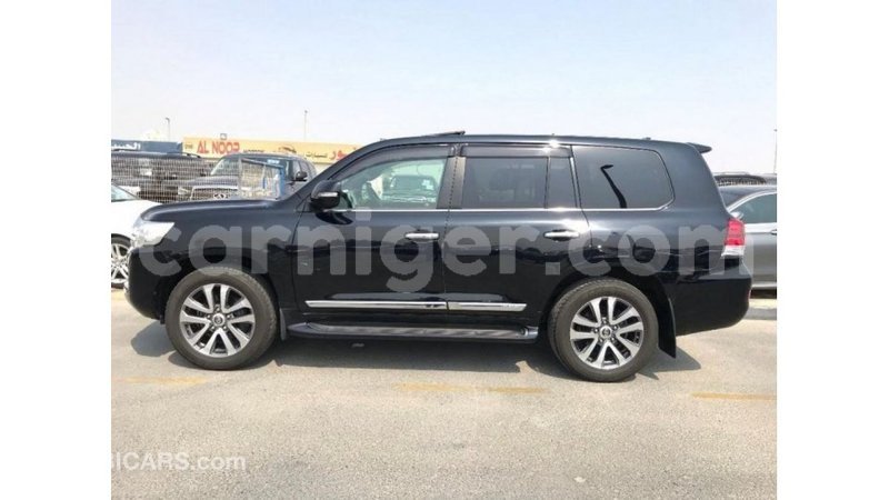 Big with watermark toyota land cruiser agadez import dubai 5937