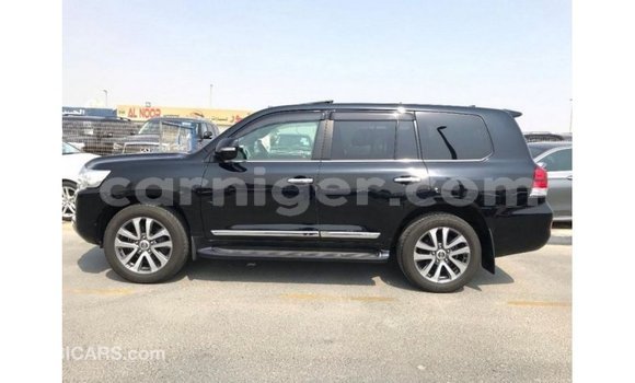 Acheter Import Utilitaire Toyota Land Cruiser Noir à Import - Dubai, Agadez Acheter Import Utilitaire Toyota Land Cruiser Noir à Import - Dubai, Agadez