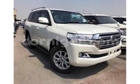 Buy Import Toyota Land Cruiser White Truck in Import - Dubai in Agadez Buy Import Toyota Land Cruiser White Truck in Import - Dubai in Agadez
