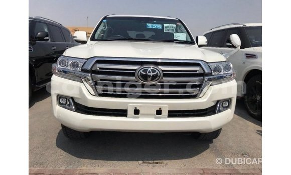 Buy Import Toyota Land Cruiser White Truck in Import - Dubai in Agadez Buy Import Toyota Land Cruiser White Truck in Import - Dubai in Agadez