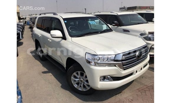 Buy Import Toyota Land Cruiser White Truck in Import - Dubai in Agadez Buy Import Toyota Land Cruiser White Truck in Import - Dubai in Agadez