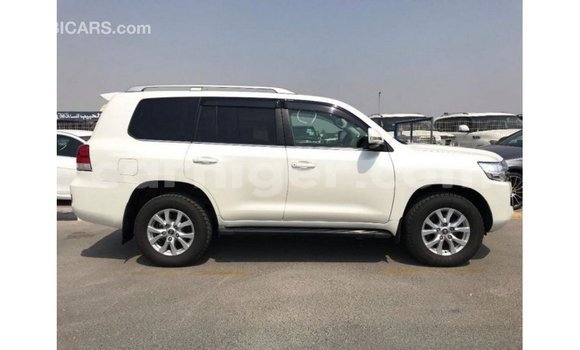 Buy Import Toyota Land Cruiser White Truck in Import - Dubai in Agadez Buy Import Toyota Land Cruiser White Truck in Import - Dubai in Agadez
