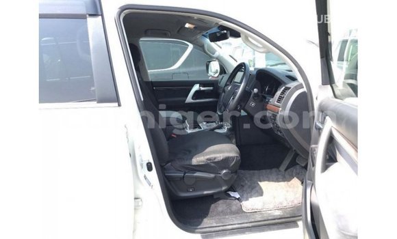 Buy Import Toyota Land Cruiser White Truck in Import - Dubai in Agadez Buy Import Toyota Land Cruiser White Truck in Import - Dubai in Agadez