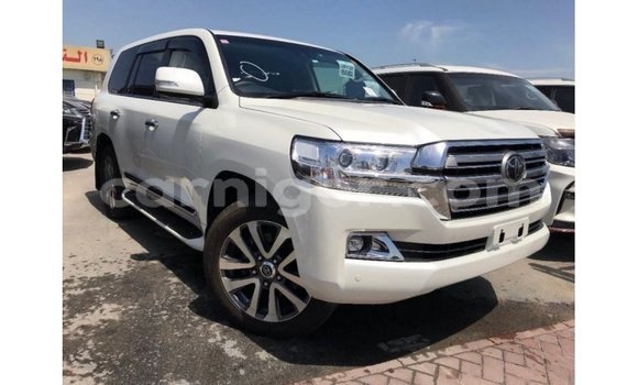 Buy Import Toyota Land Cruiser White Truck in Import - Dubai in Agadez Buy Import Toyota Land Cruiser White Truck in Import - Dubai in Agadez