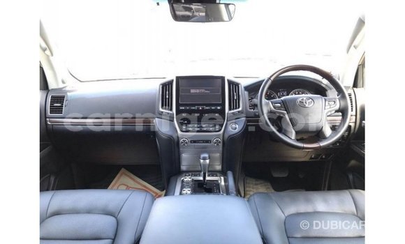 Buy Import Toyota Land Cruiser White Truck in Import - Dubai in Agadez Buy Import Toyota Land Cruiser White Truck in Import - Dubai in Agadez