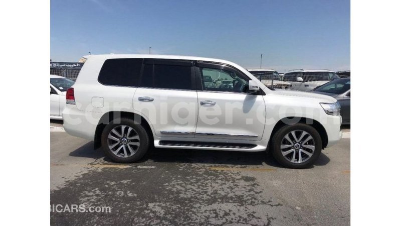 Big with watermark toyota land cruiser agadez import dubai 5939