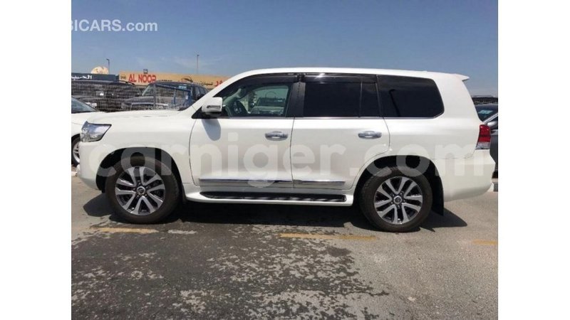 Big with watermark toyota land cruiser agadez import dubai 5939