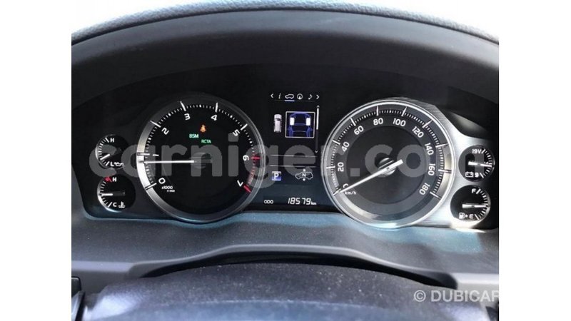 Big with watermark toyota land cruiser agadez import dubai 5939