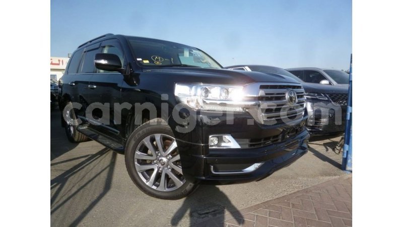 Big with watermark toyota land cruiser agadez import dubai 5940