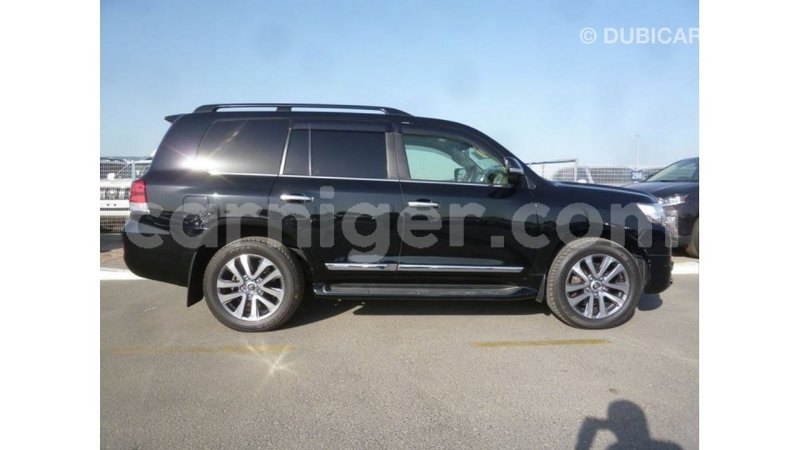 Big with watermark toyota land cruiser agadez import dubai 5940